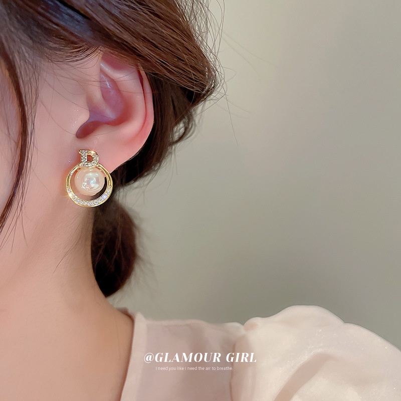 Anting Huruf D Bulat Mutiara Vintage Anting Wanita Korea