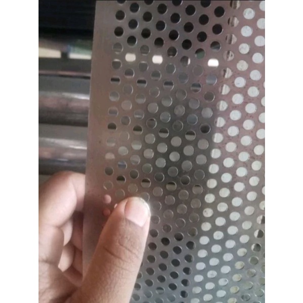 Plat Lubang Besi 5mm Ukuran 70cm x 100cm