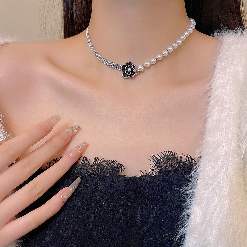 Gaya Baru Camellia Asymmetric Choker Necklaces Women Diamond Pearl Necklace