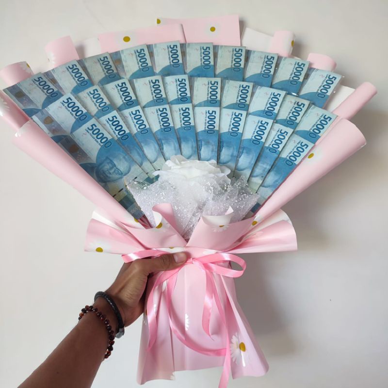 Buket bouquet wisuda pernikahan ulang tahun dan acara besar bisa request warna dan tambah kartu ucapan