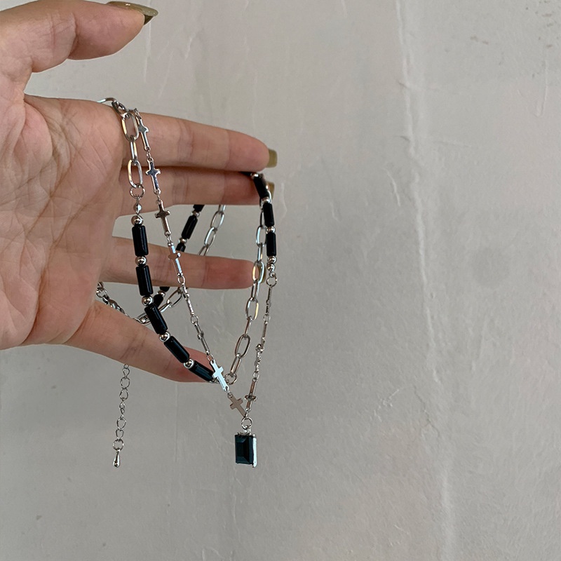 Kalung Multilayer Bentuk Kotak Aksen Kristal Warna Hitam Gaya Punk Untuk Wanita