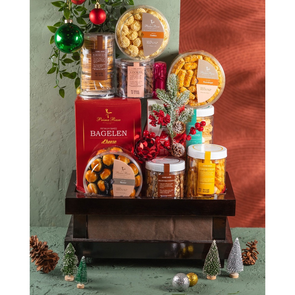 

READY CIKARANG 12 OCT 2024 - PRIMA RASA BANDUNG HAMPERS E PARCEL NATAL CHRISTMAS NEW YEAR LIMITED EDITION 2022 GIFT BOX PRIMARASA OLEH OLEH BANDUNG VIRAL SALE PROMO PAKET HADIAH BOLU CAKE LEGIT PIA ROTI PIE COOKIES PASTRY LAPIS BIRTHDAY CAKE KUE ULANG TAH