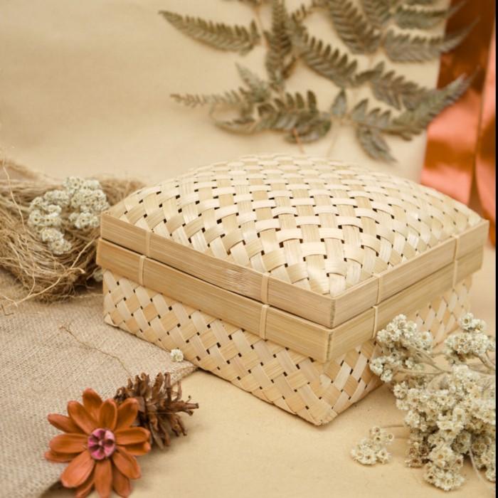 

Besek Bambu Exclusive Sokase 20X20 - Hampers / Souvenir Box - Hajatan 025