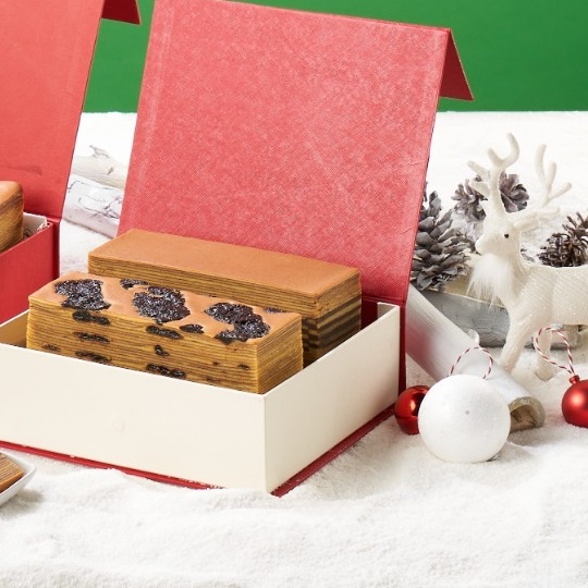 

READY CIKARANG 06 JUN 2025 - KARTIKA SARI HAMPERS 2022 GIFT BOX 2 NATAL CHRISTMAS NEW YEAR PARCEL LIMITED EDITION KARTIKASARI OLEH OLEH BANDUNG VIRAL SALE PROMO PAKET HADIAH BOLU CAKE LEGIT PIA ROTI PIE COOKIES PASTRY LAPIS BIRTHDAY CAKE KUE ULANG TAHUN K