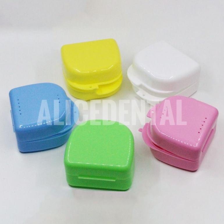 Denture box besar kotak retainer behel dengan lubang tempat gigi palsu prothesa protesa behel ortho 