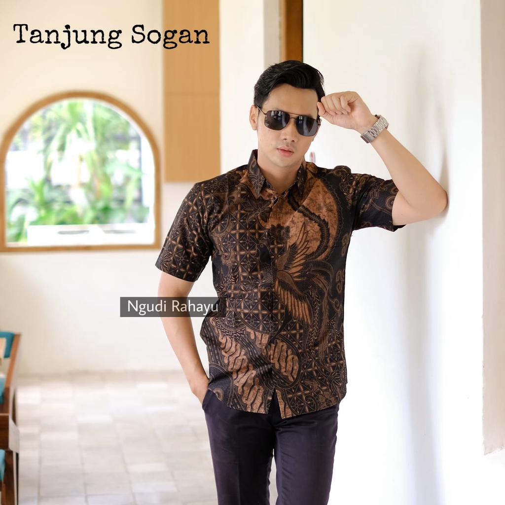 TANJUNG SOGAN PEN NGUDI RAHAYU KEMEJA BATIKSOLOAMANAH LENGAN PENDEK PANJANG LAPIS FURING PREMIUM KATUN HALUS PARANG PETHUK TIRTO UTOMO KUSUMO JATI KEMBANG RAMBAT  PEKSI KENONGO ANGGORO MAWAR LIRIS GURDO TUNGGAL  PANJI LESMONO WIBISONO PEKSI SATRIO DAUN