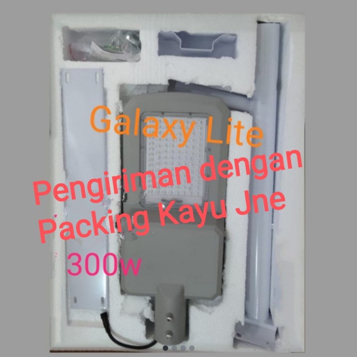 Lampu jalan solar cell 300w tp PIR plus Panel solar cell