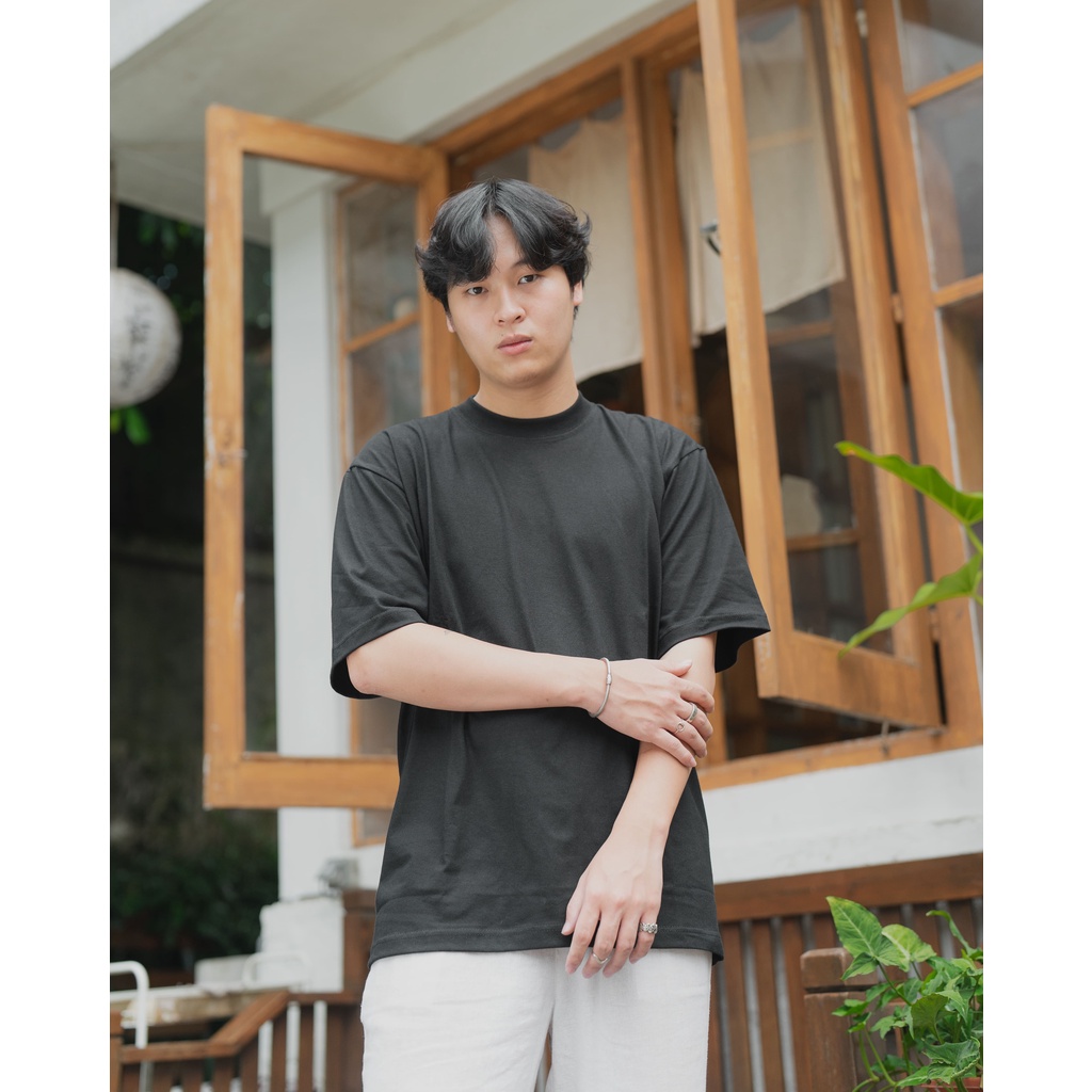 Osaka Oversized Tshirt In Black - Kaos Oversize Pria dan Wanita Hitam - Blank Apparel