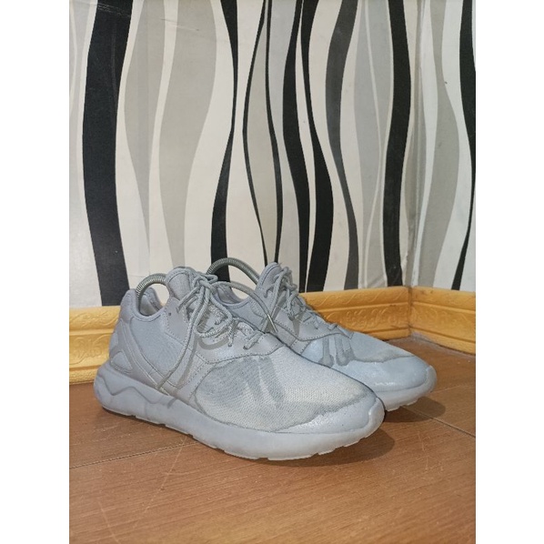 Sepatu Adidas Tubular (second) Size 40