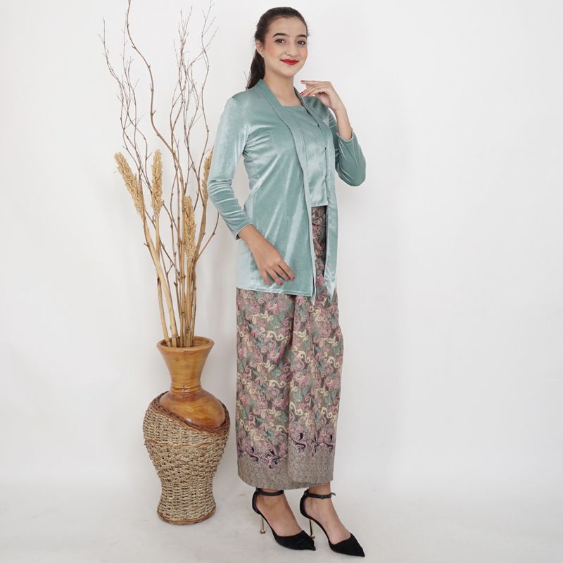 Kebaya Kutubaru Bludru Premium