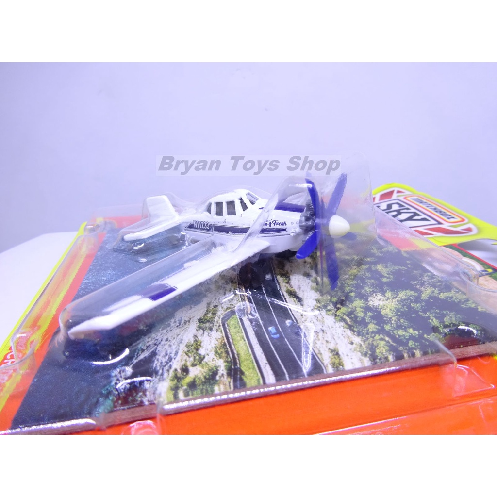 Matchbox Sky Busters MBX Crop Duster Putih Pesawat