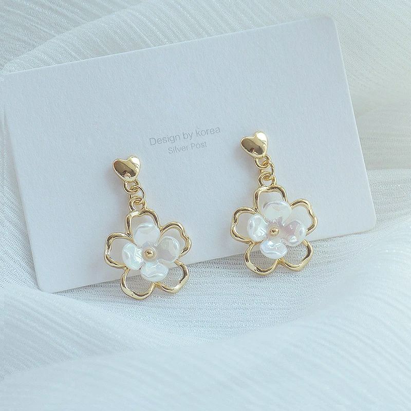 Anting Tusuk Bunga Dahlia/Aksesoris Fashion