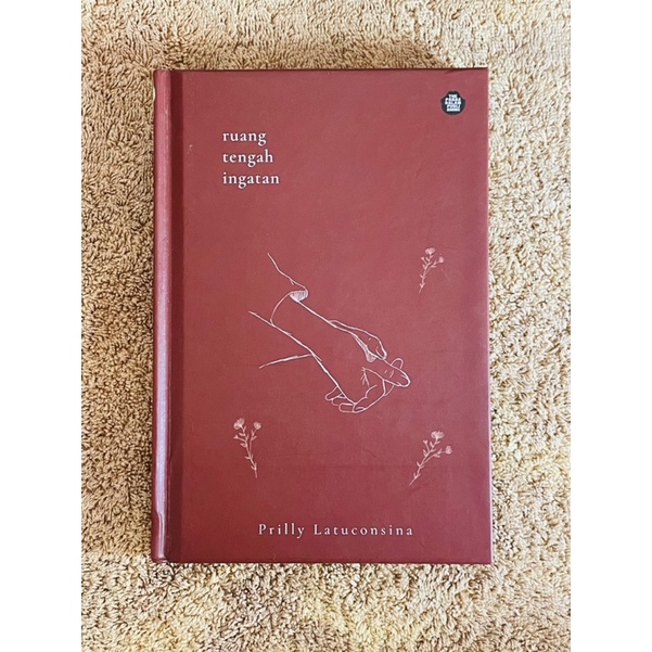 Buku puisi Ruang Tengah Ingatan By PRILLY LATUCONSINA Preloved Bertanda tangan ttd