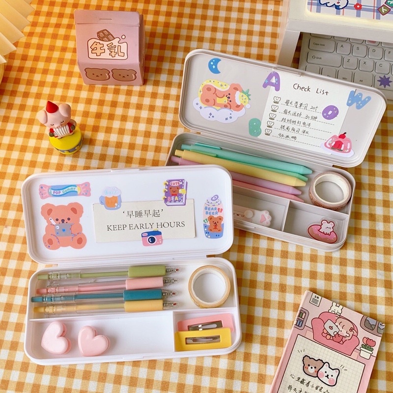 READY STOCK COD - STIKER GRATIS TEMPAT PENSIL POLOS WARNA PASTEL KOTAK ALAT TULIS AESTHETIC DEKORASI KARAKTER KARTUN ANAK PEREMPUAN LUCU KAWAII BUJO JURNAL GAYA REMAJA SEKOLAH CEWEK KOREA BAHAN PLASTIK MINIMALIS FANCY MURAH VIRAL CANTIK PUTIH SEKAT KLIK