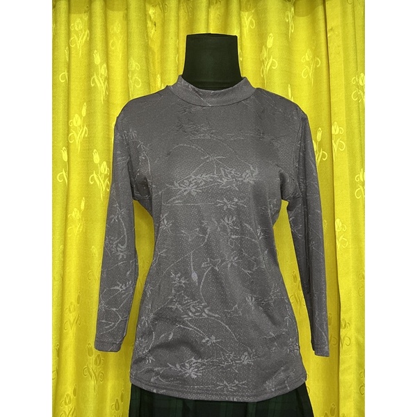 Kaos Wanita Lengan Panjang Embos Bunga