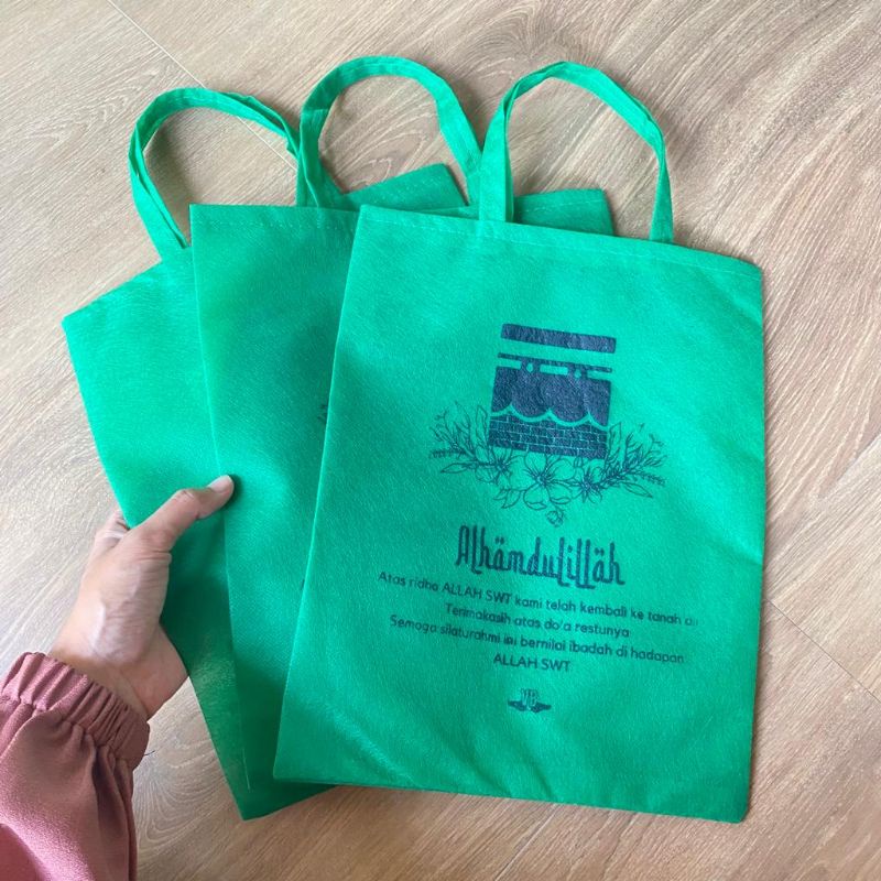 TAS SOUVENIR HAJI DAN UMROH SPUNBOUND TERLARIS TERMURAH GAMBAR KA'BAH GOODIBAG OLEH - OLEH HAJI READY SIAP KIRIM F25X30