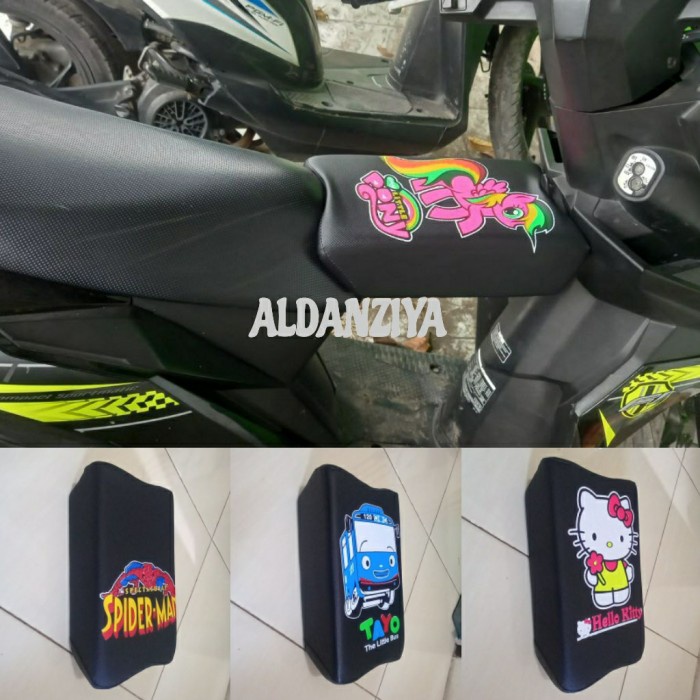 Boncengan anak Honda Beat FI - logo beat