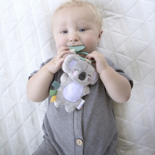Itzy Ritzy Pal Infant Toy And Teether - Gigitan Christmas Bayi Teether Travel Toys Mainan Soft Rattle Baby Kids Lucu Boneka Toy Gigitan Anak