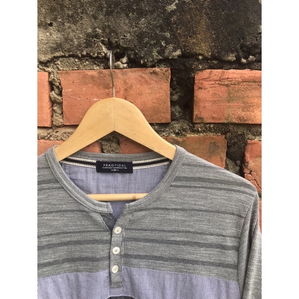 PRACTICAL T SHIRT “Kaos Pria lengan Panjang Seken Ori, Size M (Panjang 68cm Lebar 48cm)