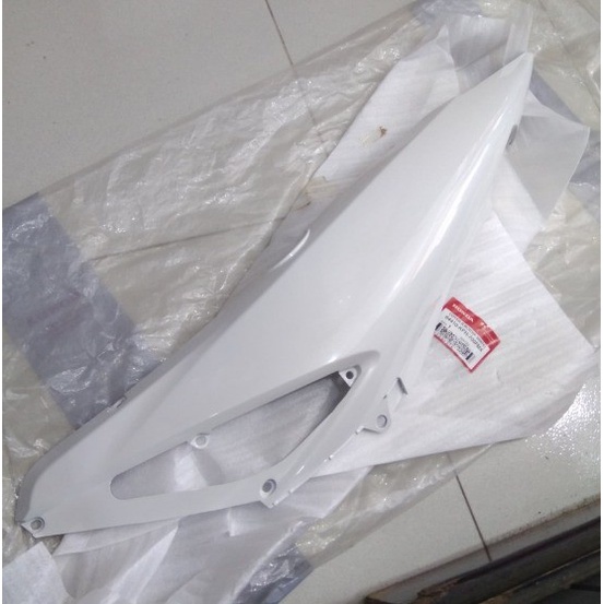 Cover Body Kanan Putih – Supra X 125 - 64410KPH700FMX