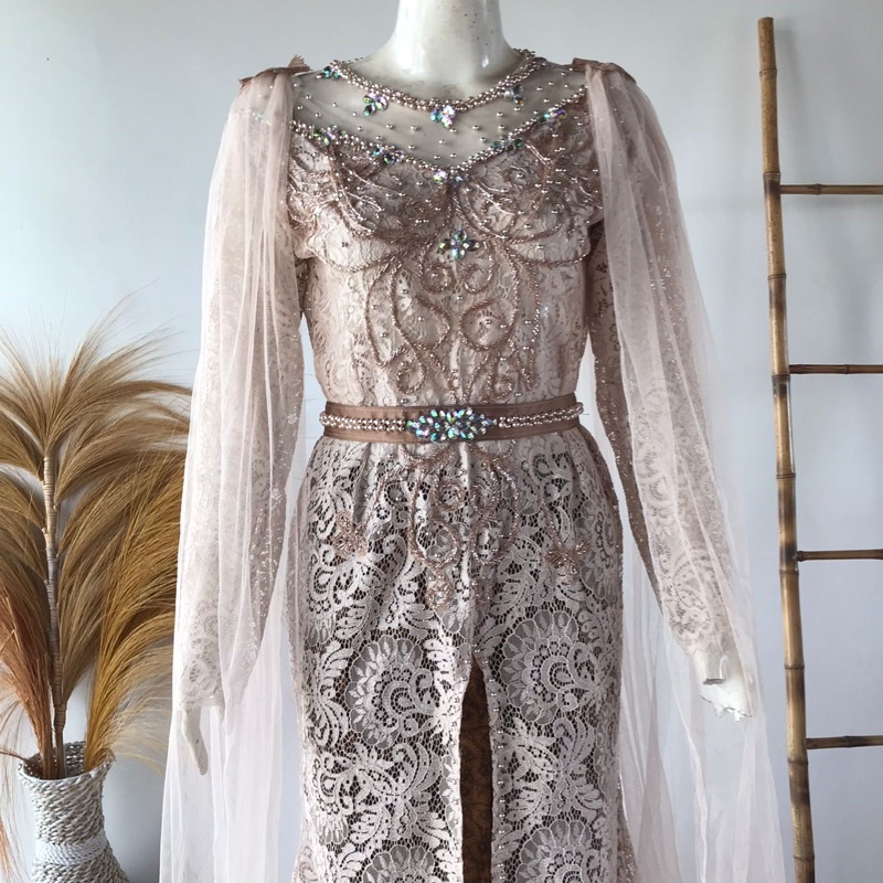 kebaya pengantin kulit/kebaya pengantin ekor warna coklat muda