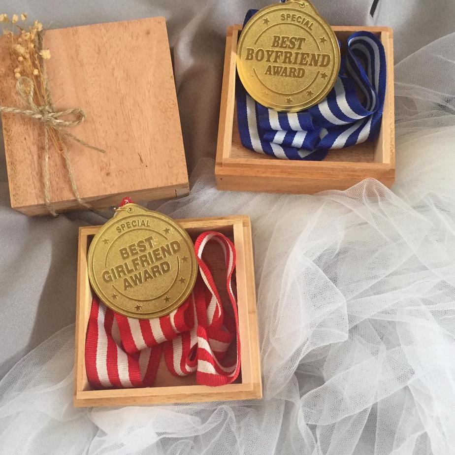 

MURAH READY STOCK HAMPERS MEDALI BOYFRIEND GIRLFRIEND BEST FRIEND AWARD GRADUATION PARTNER BEST MOM BEST DAD
