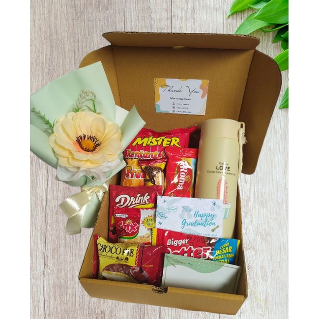 

Hampers box snack botol kaktus kado wisudah ultah graduation murah Naylacraft.id