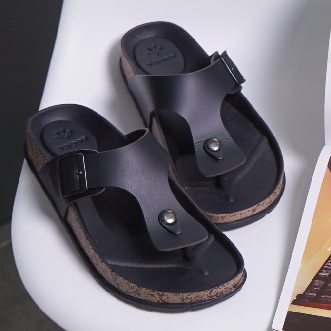 SARASARA YUK - Sandal Pria Jepit Casual Model Puyuh Birken BRODY BOXER ALL COLOR Sendal Laki laki japit Gesper Kasual Kulit Rumahan Size 38 39 40 41 42 43 Ori Original Cowok Warna Hitam Black Brown Cokelat Mocca Terbaru Premium Ori Mall Official Store