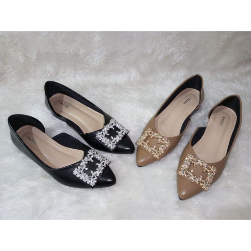 sepatu pansus wanita belah samping terkini