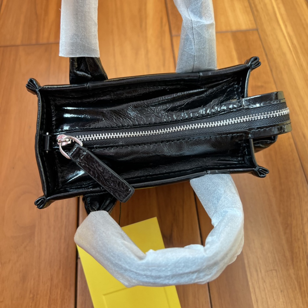 [Instant/Same Day] 18cm  9TTB06  M-J  Original women's shoulder bag crossbody bag handbag