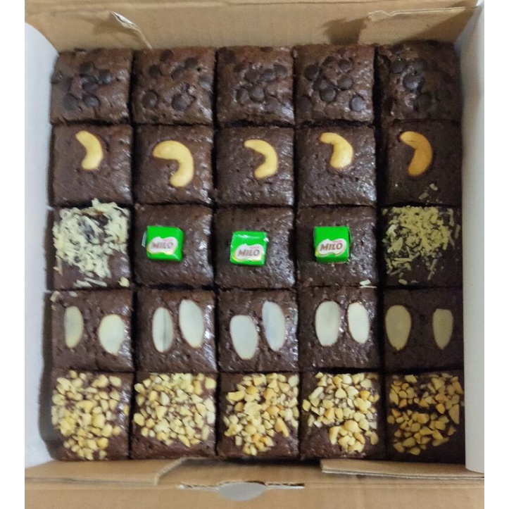 

Brownies Fudgy Dark Coklat - Premium , Kering Diluar Moist di Dalam