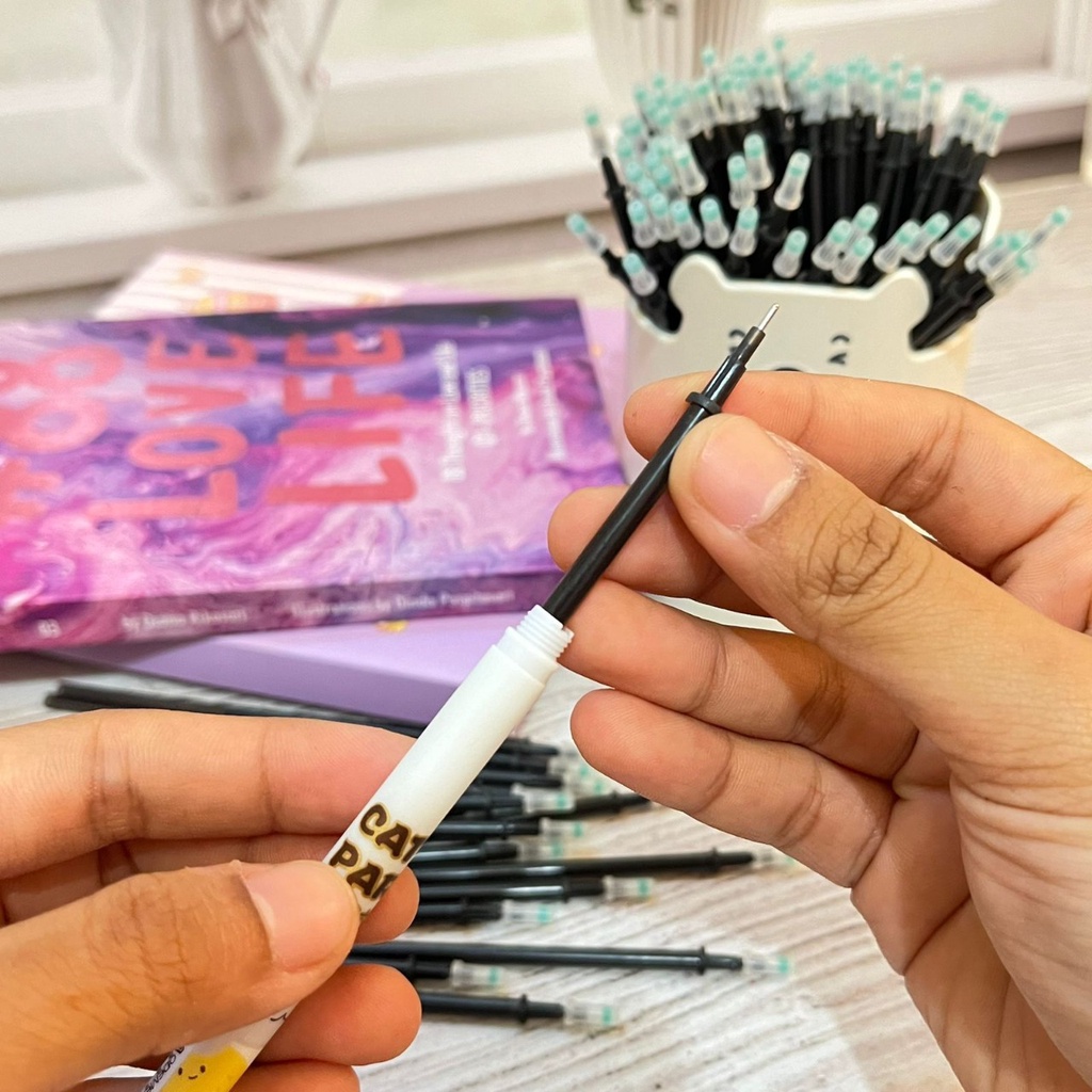 

REFIL PEN HITAM POLOS ALAT TULIS STATIONARY SEKOLAH DAN KANTOR LENGKAP BISA GROSIR DAN COD