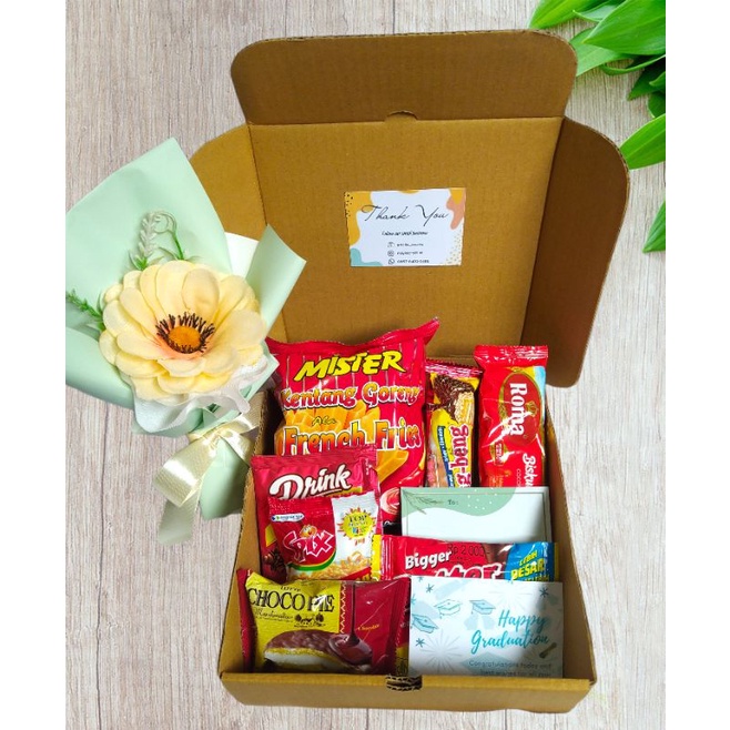 

Hampers box snack kado wisudah ultah graduation murah Naylacraft.id
