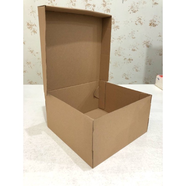 

Cake Box / Kardus / Kotak Kue Uk. 22x22x14 POLOS