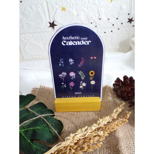 

Aesthetic Small Calender/wooden desk orginizer