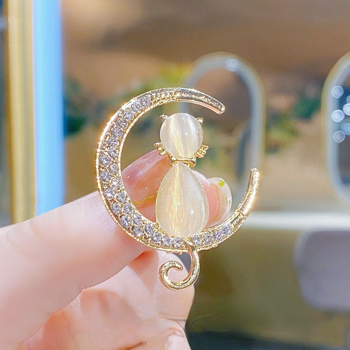 Opal Bros High-End Perempuan Anti-Silau Gesper Pin Bulan Kucing Pin Tetap Pakaian Korsase Aksesoris