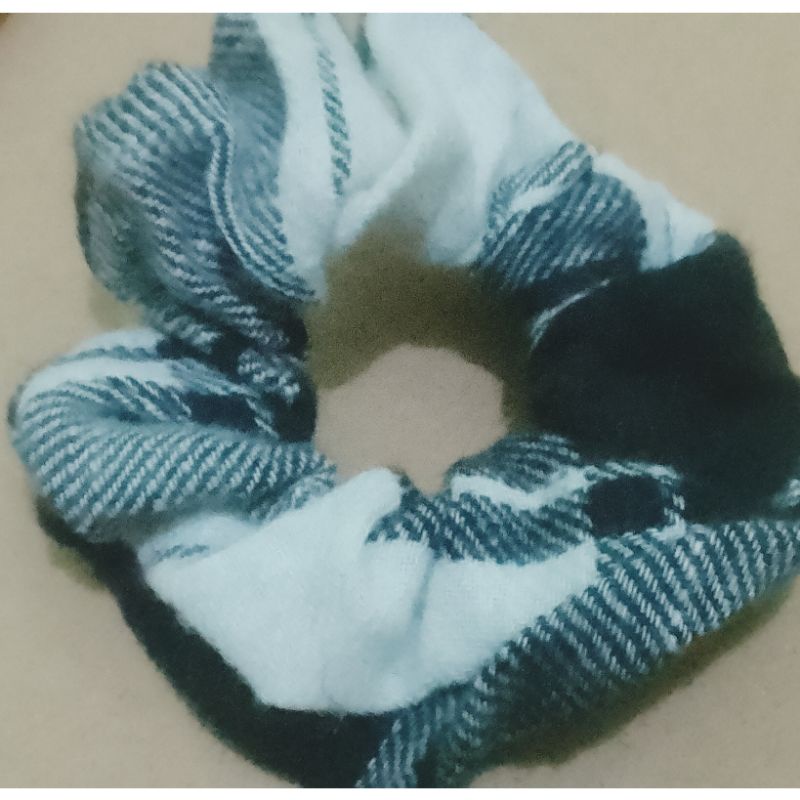 IKAT RAMBUT KAIN SCRUNCIES MOTIF