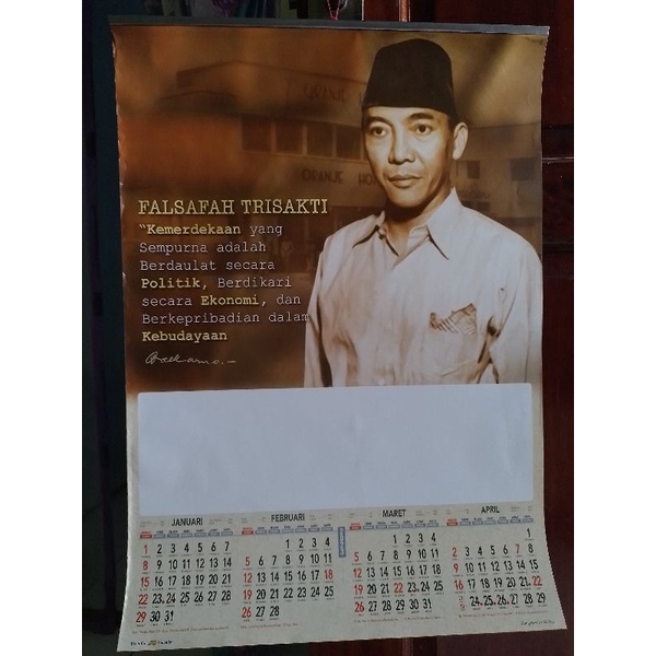 

kalender dinding 2023 motif soekarno