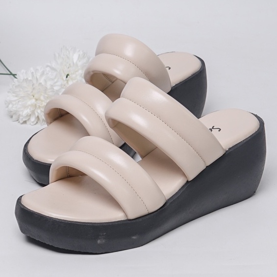 SARASARA YUK - GAIA Sandal Wanita Wedges Tinggi 5cm Size 36 - 40 Casual Sendal Cewek Platform 37 38 39 untuk Jalan Pergi Santai Slop Warna Cream Krim Selop Premium Original Sara Sara Kekinian Terbaru Shoes ORI Mall Official Store