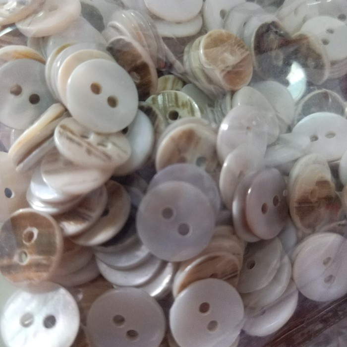 Kancing Kerang ukuran kemeja 1 gross