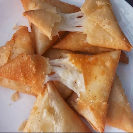 

Frozen Food Sambosa Mozzarela Isi 8