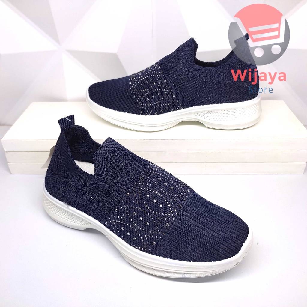 Sepatu Sneakers Wanita Rajut Import So Good Desain Sporty dan Kasual untuk Aktivitas Olahraga dan Gaya Santai