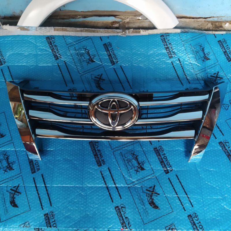 Grill gril grile mobil toyota fortuner vrz 2016 2017 2018 croom original