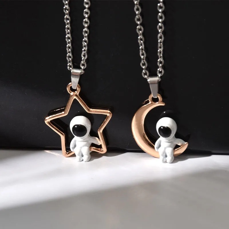 Fashion Sederhana Lucu 3D Spaceman Pendant Kalung Pasangan Kalung Bintang Bulan Klavikula Rantai Temperamen Pria Wanita Pribadi Hip-hop Logam Klavikula Rantai Kalung Alloy