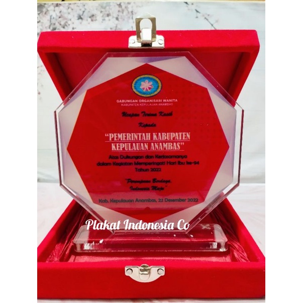 Plakat, Plakat Akrilik, Plakat Akrilik Wisuda, Plakat Akrilik Custom, Plakat Akrilik Murah