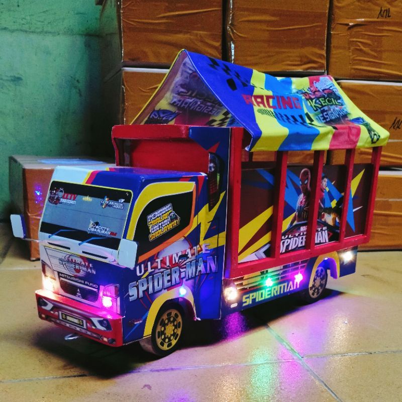 miniatur Truk Oleng jumbo kayu ukuran P43CM bisa request foto dan nama di pintu belakang aja dan pintu belakang bisa di buka