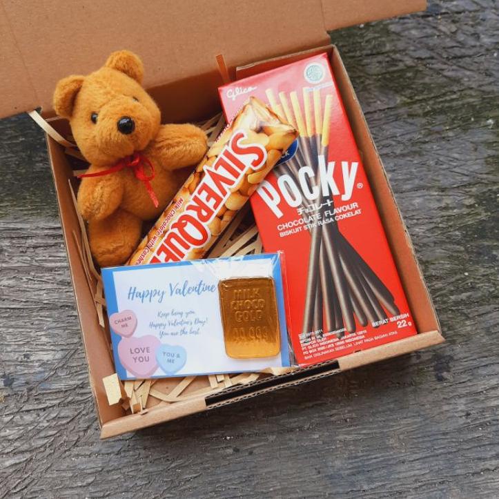 

hampers coklat valentine kado coklat valentin hampers boneka snqck silverquessn pocky