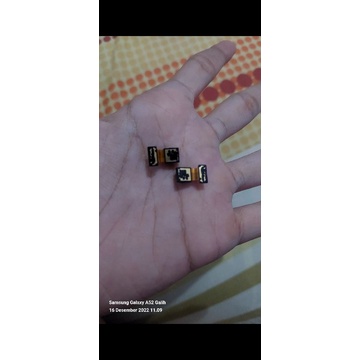 Kamera Depan HP Sharp Aquos V Normal