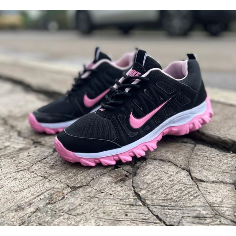 SEPATU WANITA NIKE  SEPATU OALAHRAGA WANITA