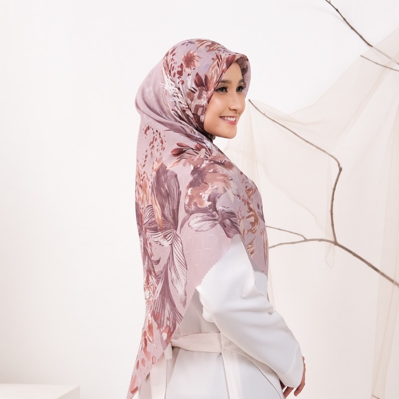 JILBAB SEGIEMPAT MOTIF CANTIK